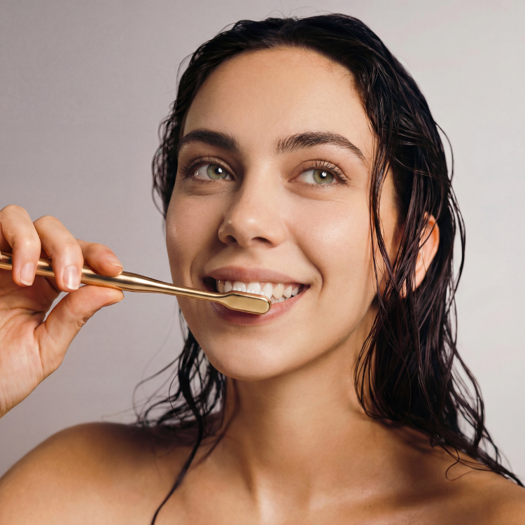 מברשת שיניים מצופה זהב 24 קארט